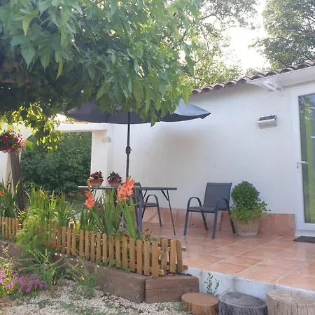 Sous Les Chenes Guest house Saint-Martin-de-Bromes